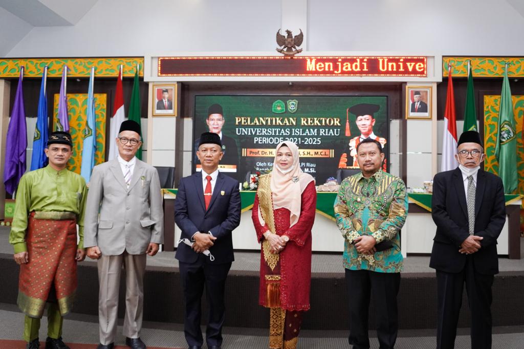 YLPI Riau Lantik Prof Syafrinaldi Menjadi Rektor UIR 2021-2025