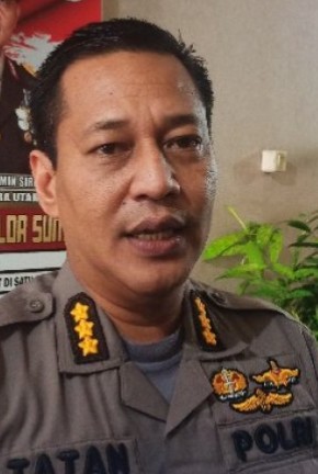 Dirkrimum Terima Penghargaan di Hut Bhayangkara ke 75 Oleh KapoldaSU