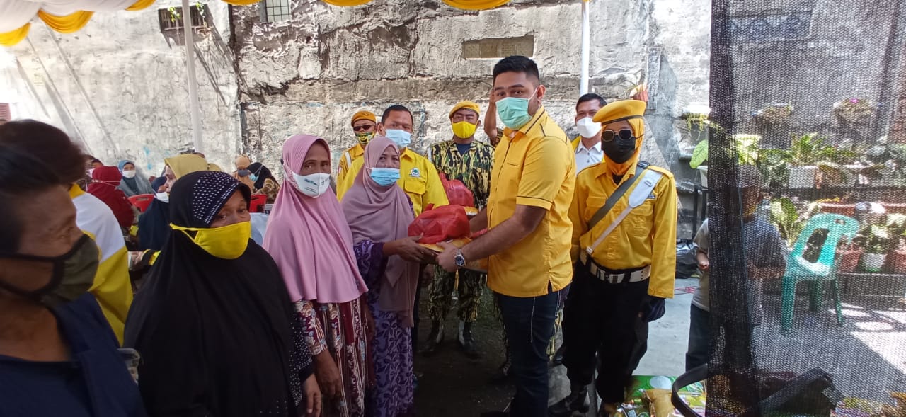 Golkar Sumut Bagi Sembako Kepada Masyarakat Terdampak Covid-19