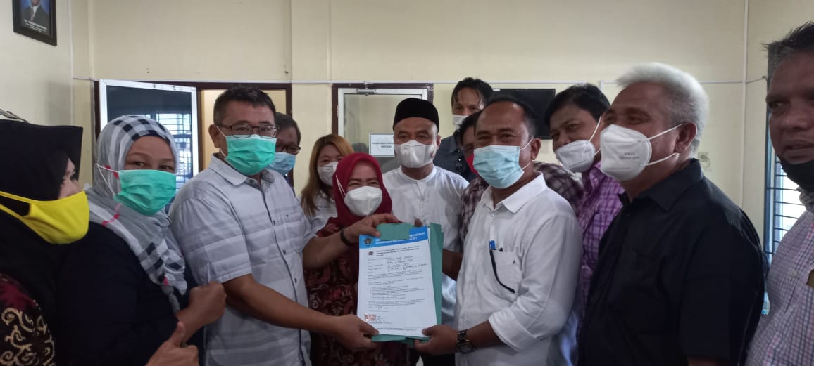 Farianda - Syahrir Mendaftar Calon Ketua PWI dan Ketua DKD PWI Sumut Didampingi Wartawan Senior