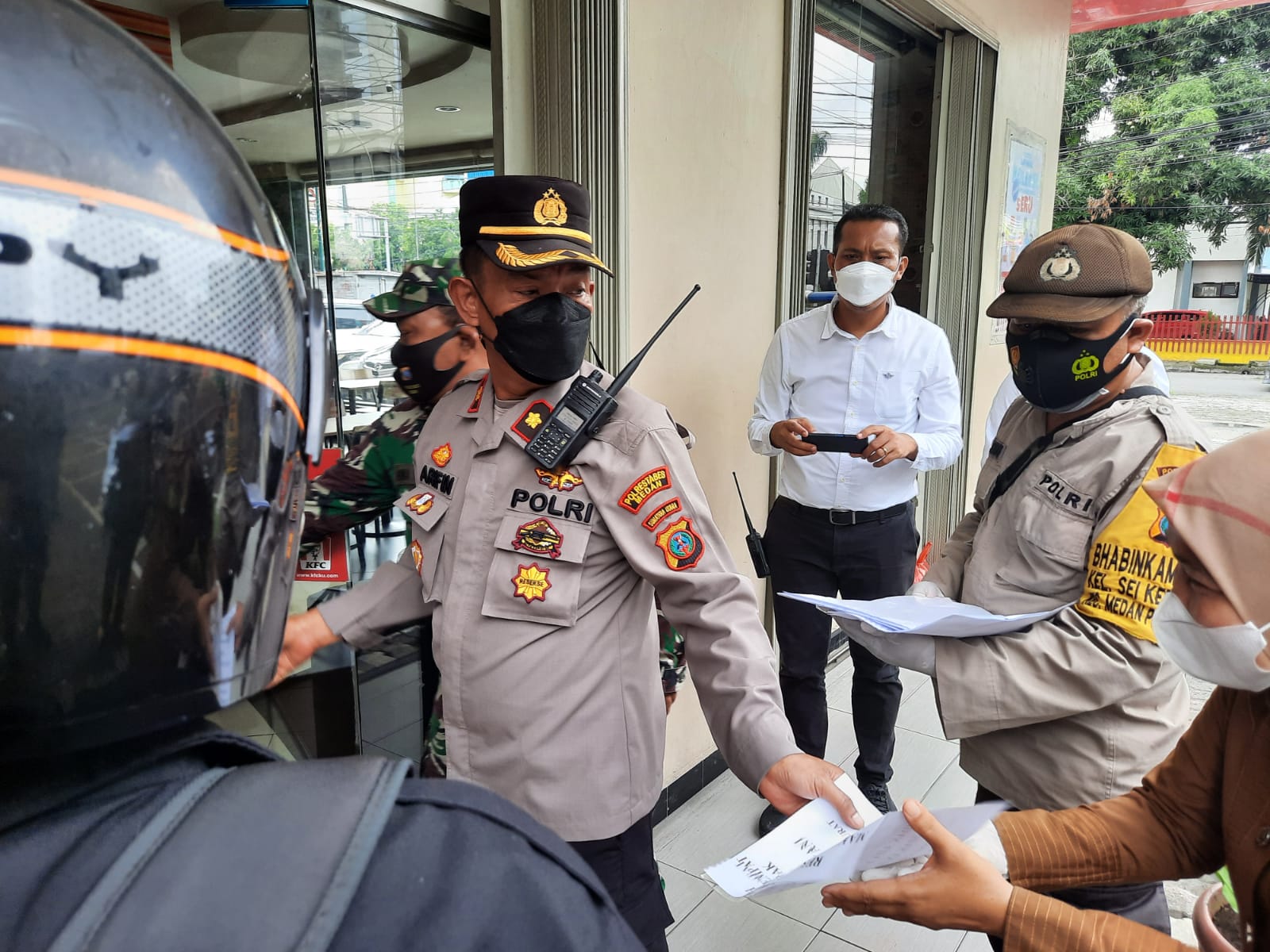 Pelaku Usaha Kuliner Dukung PPKM Darurat, Ini Pesan Kapolsek Medan Timur Kompol  M.Arifin
