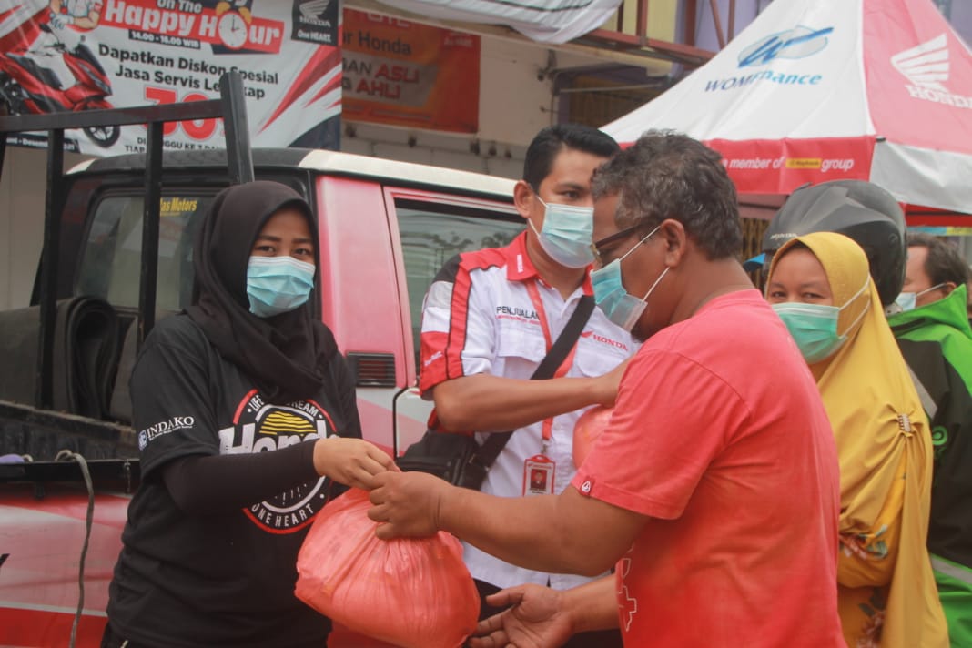 Bakopam - PT Indako Trading Coy Kembali Berbagi Sembako Kepada Masyarakat
