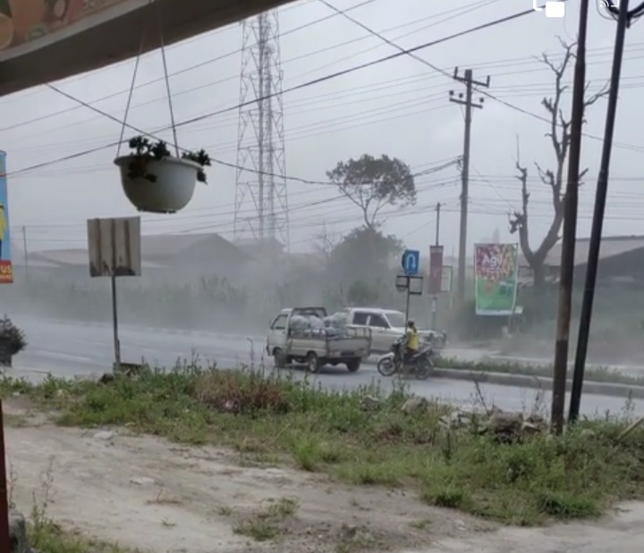 Gunung Sinabung Erupsi Kembali Kota Kabanjahe Tertutup Debu Vulkanik