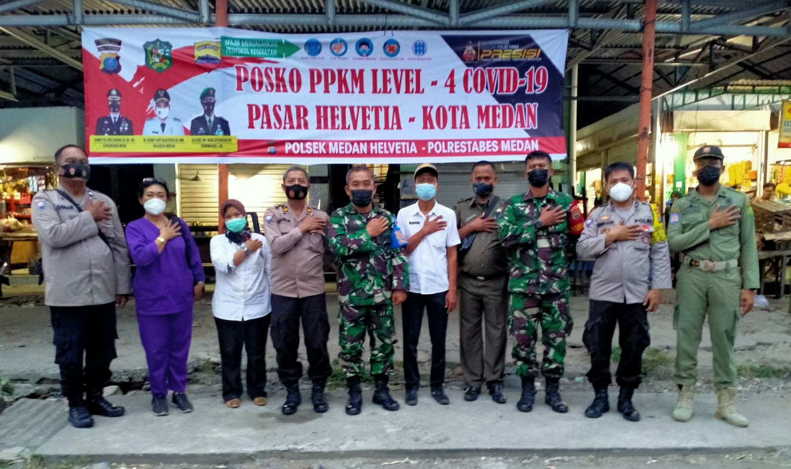 Jalankan Instruksi Kapolri, Polsek Medan Helvetia Bersama Unsur Muspika Dirikan Posko PPKM Level - 4 Covid - 19