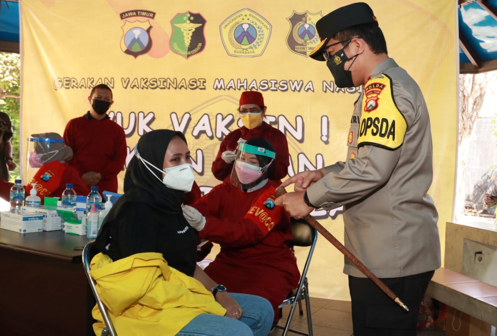 Kapolda Jatim  Irjen Pol Nico Afinta Cek Langsung Vaksinasi di Kampus Ubhara Surabaya
