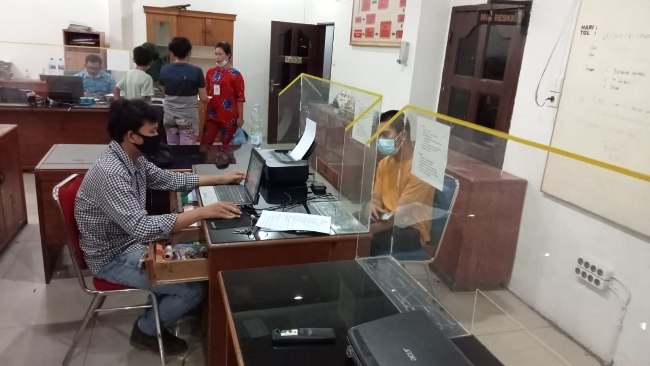 Diciduk Polisi, Ini Akibat Pelanggan Tak Beradab Ludahi Petugas PLN Tagih Tunggakan