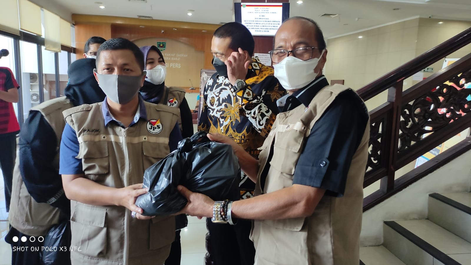 Lepas Paket Sembako Tahap II, Audy juga Ikut Berkurban bersama JPS