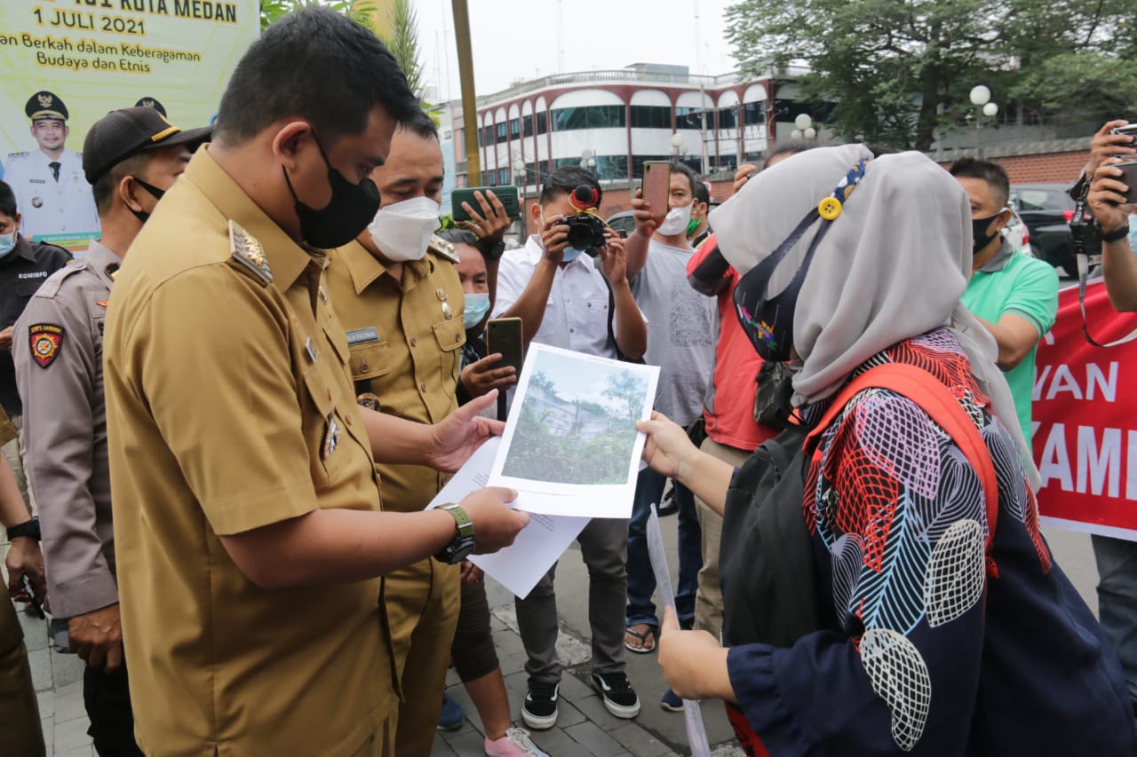 Respon Wali Kota Medan Bobby, Saat Temui Pengunjukrasa Masyarakat Belawan