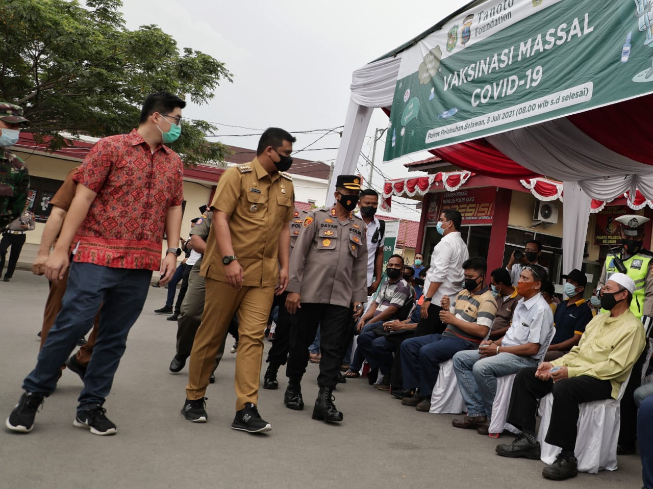 Wali Kota Medan Tinjau Pelaksanaan Vaksinasi Massal di Polresta Pelabuhan Belawan
