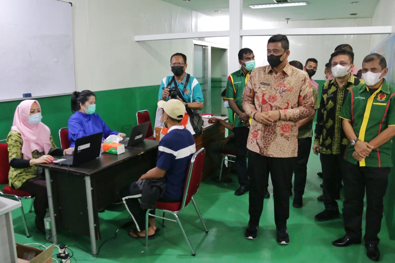 Wali Kota Medan Tinjau Pelaksanaan Vaksinasi Covid-19 Bagi Pelatih dan Atlet Kota Medan