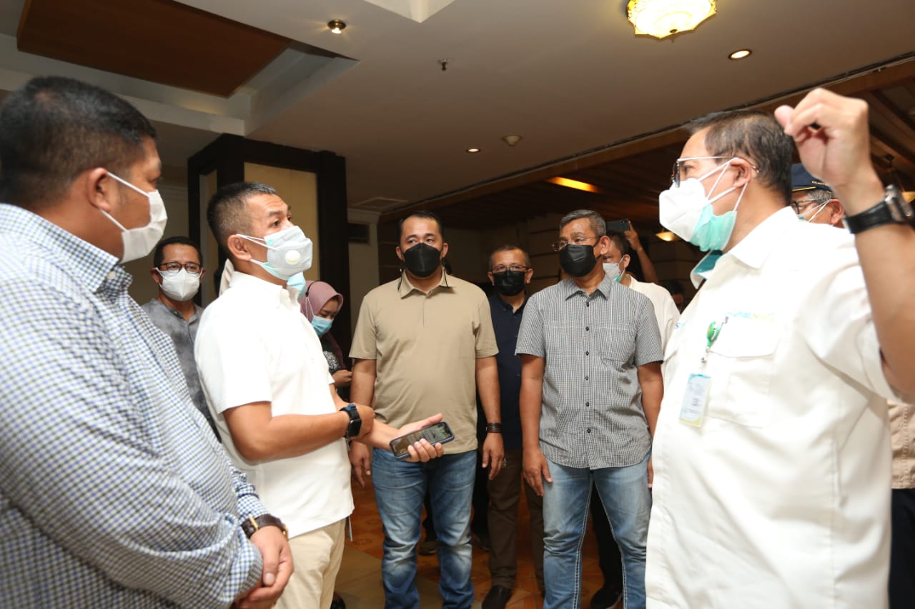 Wakil Wali Kota Medan Tinjau Ruangan yang akan dijadikan IGD di Ex Hotel Soechi