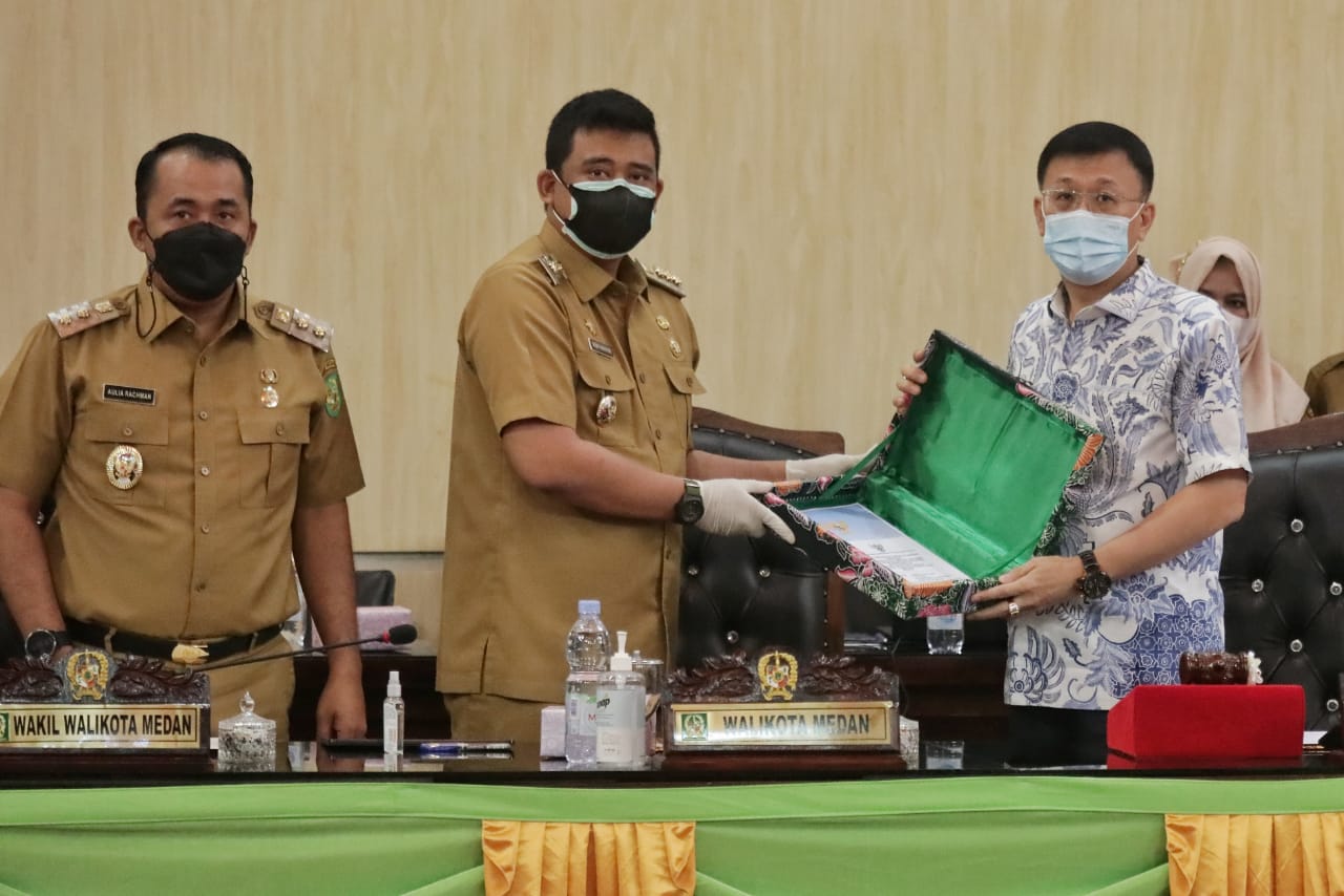 Wali Kota Medan Sampaikan Nota Pengantar Ranperda Tentang Penetapan Zonasi Aktifitas PKL