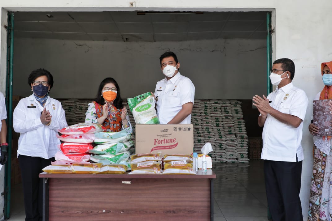 Terima CSR Sembako, Wali Kota Medan Berharap Bantuan ini dapat Bermanfaat bagi Masyarakat Terdampak Covid-19