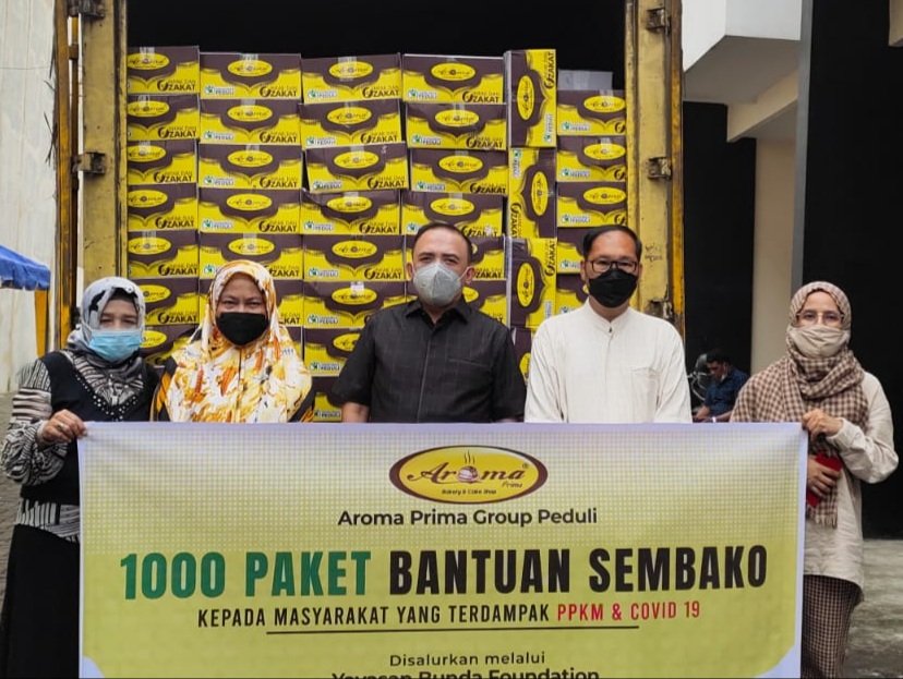 Hj Bunda Indah dan CEO PT Aroma H Suhardi Salurkan 1000 Paket Bantuan Terdampak PKKM