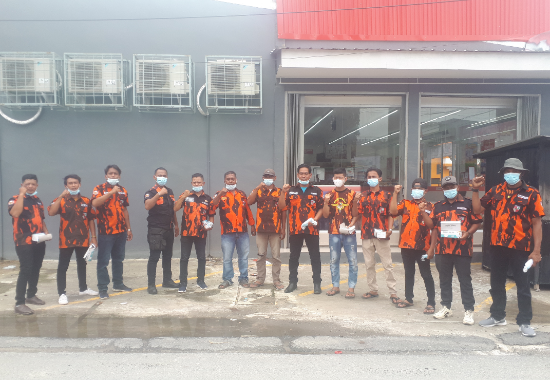 Meriahkan HUT Ke 76 Kemerdekaan RI, PAC Pemuda Pancasila Pantai Labu Bagi Masker dan Baksos