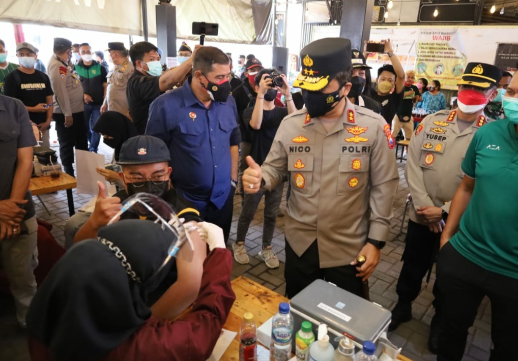 Polda Jatim Vaksinasi Komunitas Bonek Mania