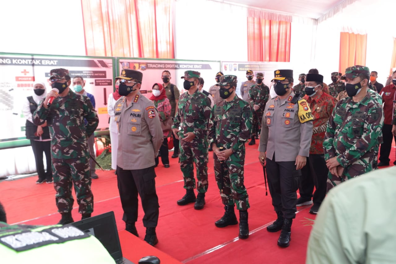 Panglima TNI Apresiasi Kolaborasi Tim Nakes, Babinsa dan Bhabinkamtibmas Saat Kunjungan di Jatim