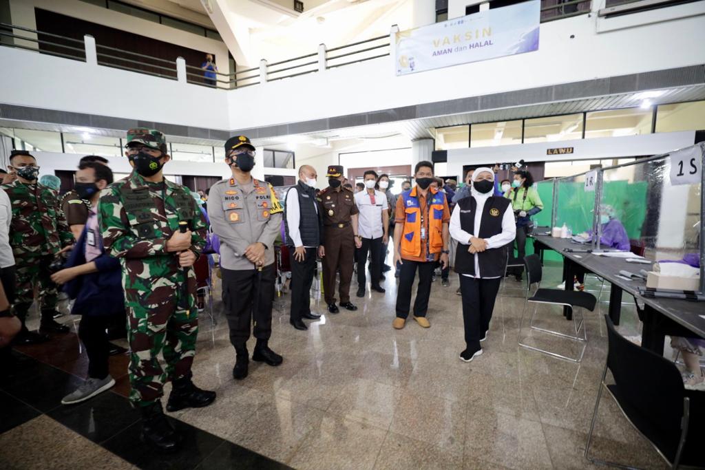 Forkopimda Jatim Mengecek Vaksinasi komunitas kampus di ITS dan Unesa