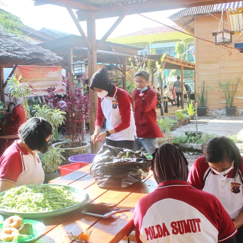 Polres Padangsidimpuan Bersama Mahasiswa Dirikan Dapur umum, Ini Kata AKBP Juliani