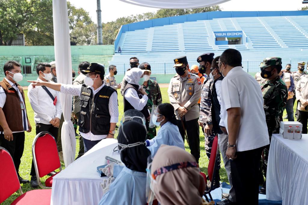 Forkompimda Jatim Cek Serbuan Vaksinasi di Stadion Gajayana Malang
