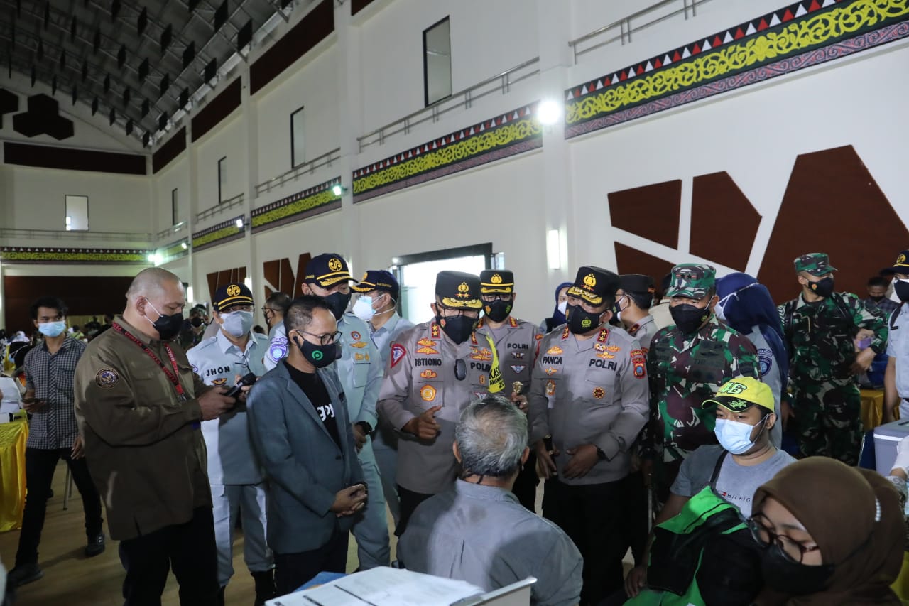 Kakorlantas, Gubsu dan Kapoldasu Tinjau Vaksinasi Massal