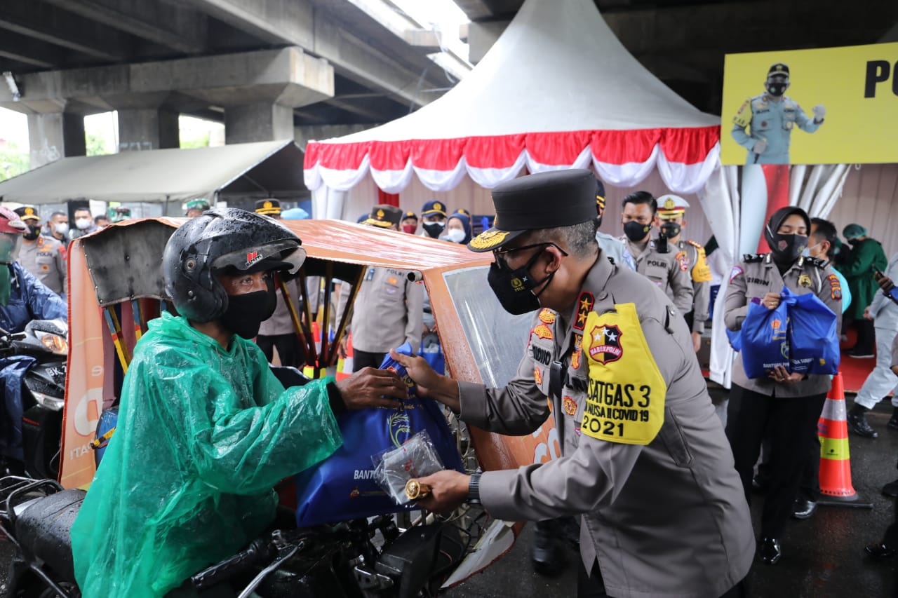 Kakorlantas Polri Tinjau Pos Penyekatan PPKM Level 4 Kota Medan