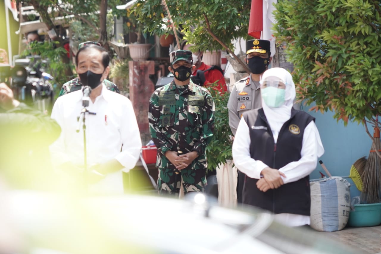 Bersama  Forkompimda Jatim, Presiden Jokowi Tinjau Pelaksanaan Vaksinasi Door To Door