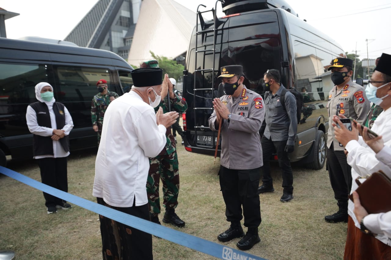 Forkompimda Jatim Dampingi Panglima TNI dan Kapolri Kunjungi Vaksinasi Pesantren Tebu Ireng Jombang