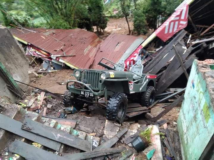 Longsor Laubawang, 3 Tewas, 2 Belum Ditemukan dan 4 Orang