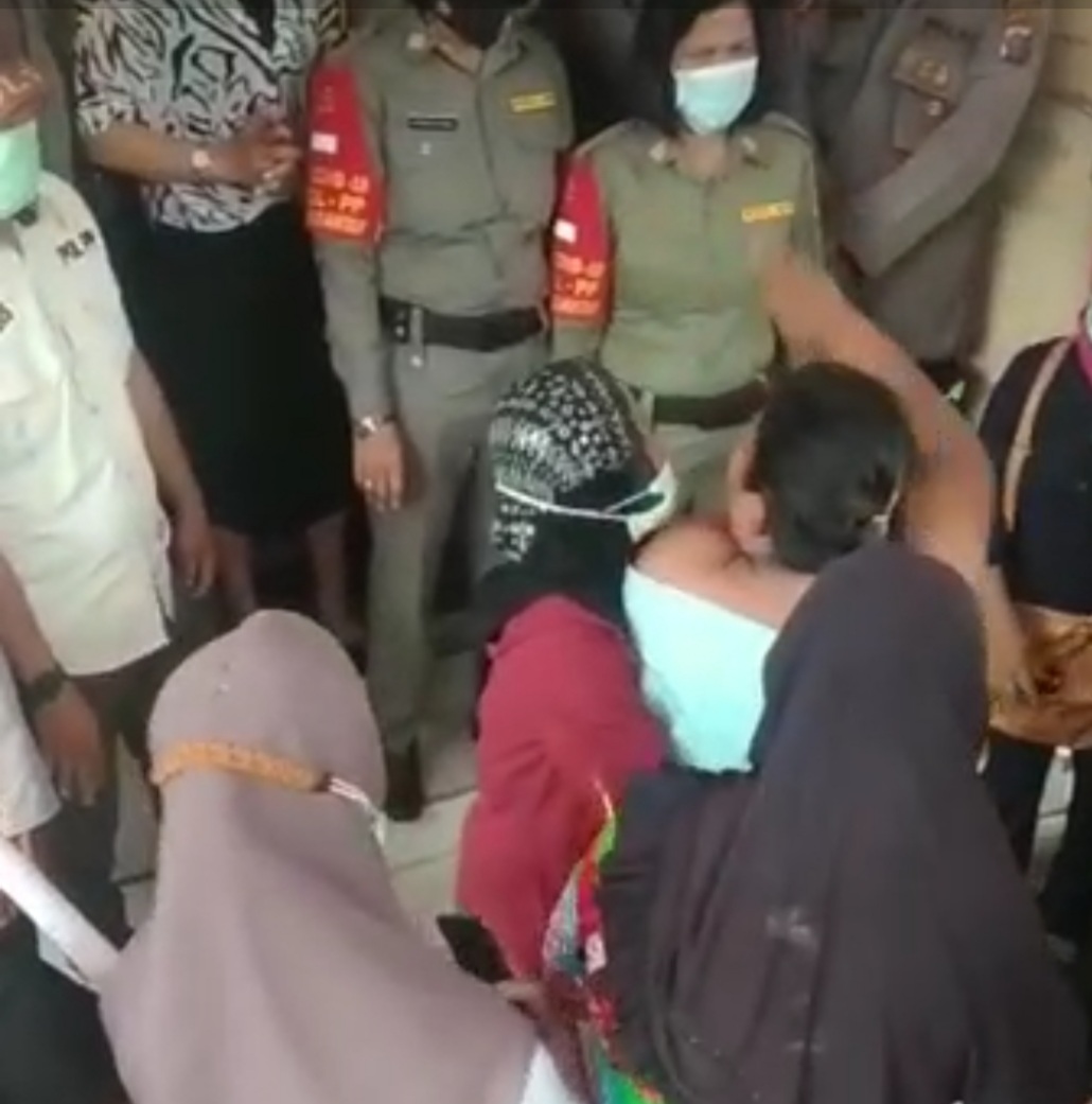 PKL Buka Baju Demo ke DPRD Siantar