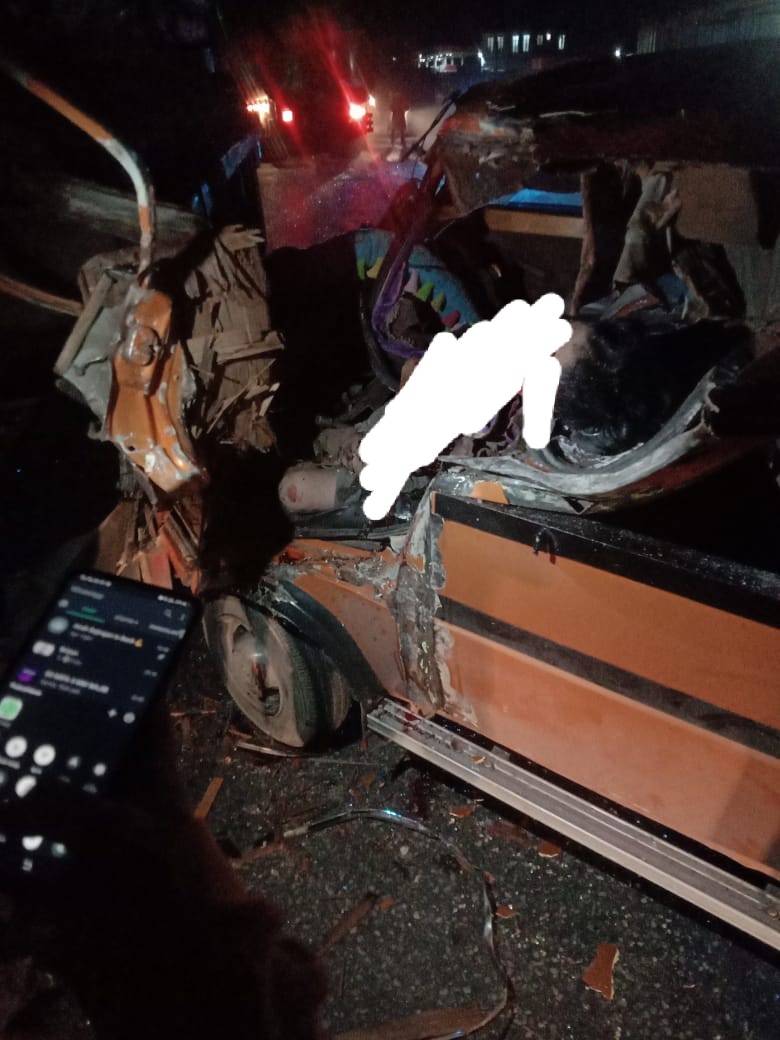 Brakk!! Bryan Barus Pinyet Tabruk Truk Angkut Kayu