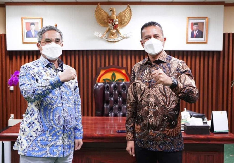 Ijeck Terima Penghargaan Mentereng Adhi Bhakti Tani Nelayan