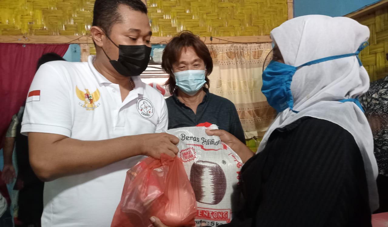 P4B Unit Pasar Sukaramai Bagi 75 Paket Sembako ke Pedagang