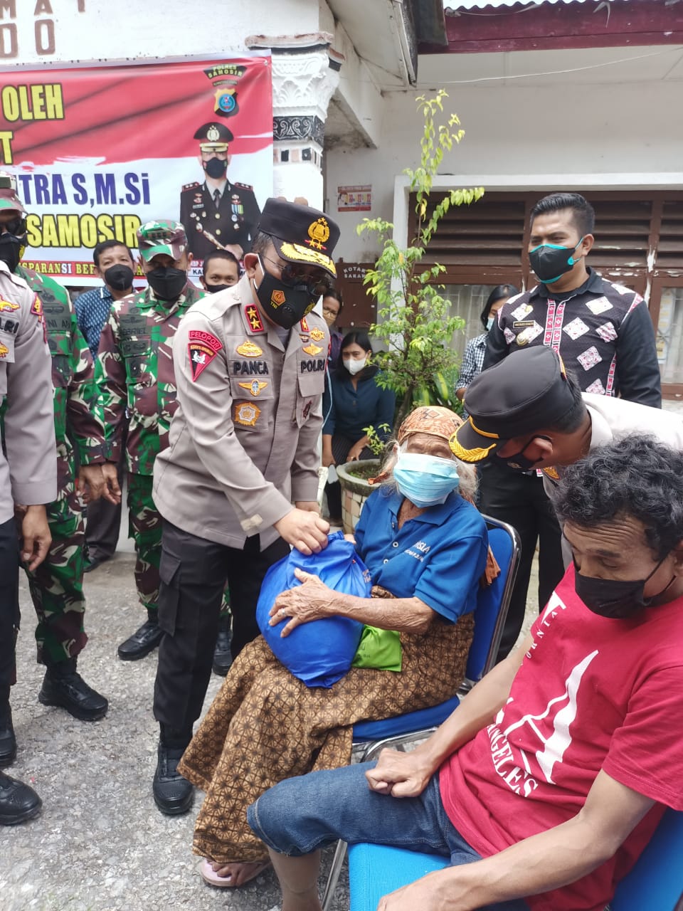 Tinjau pelaksanaan vaksinasi di Samosir, Ini Kapolda Sumut Irjen  Pol RZ Panca Putra