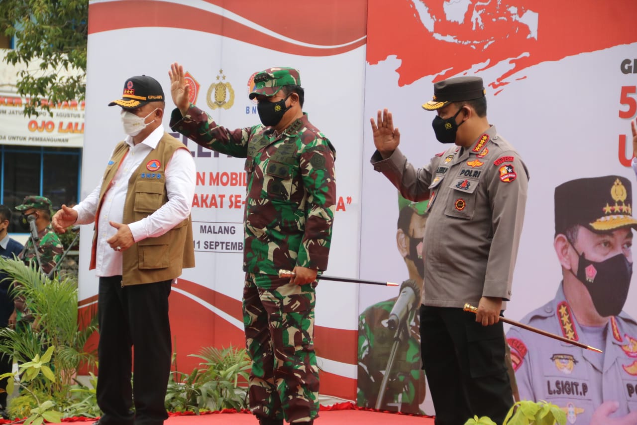 Panglima TNI, Kapolri dan BNPB Luncurkan Gerakan Mobil Masker di Malang