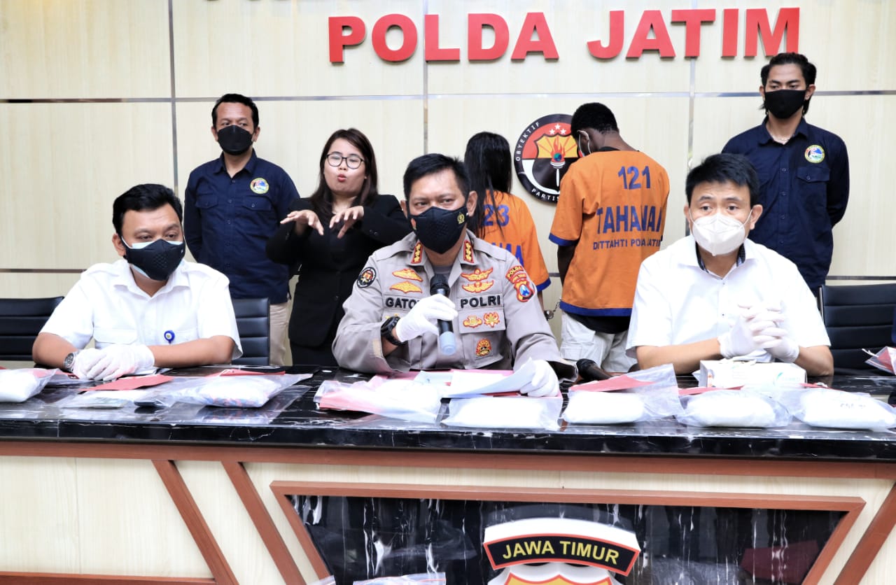 Pasangan Kekasih, Pengedar Sabu Jaringan Malaysia Diringkus Polda Jatim