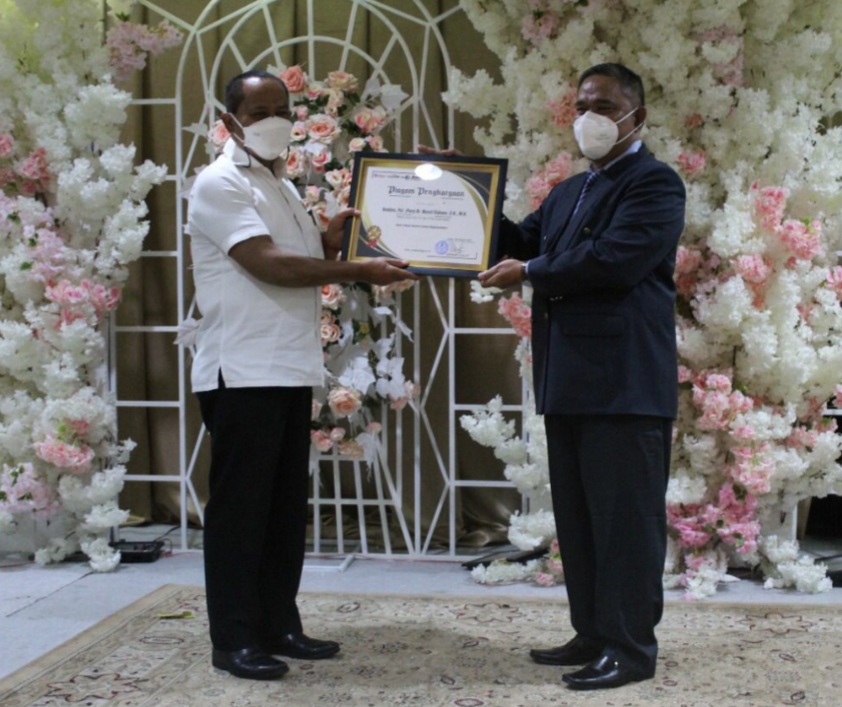 Maruli Siahaan Terima Delegasi Award