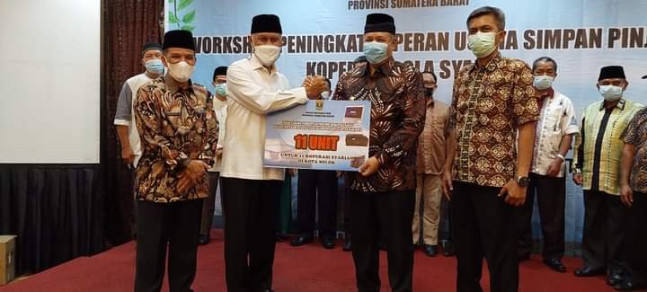 Wako Solok Terima Hibah Sarana Untuk Koperasi Syariah