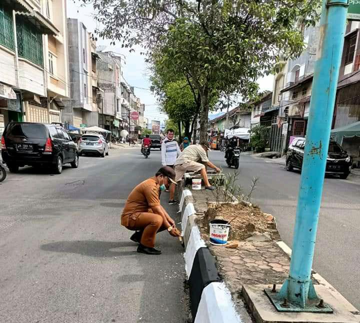 Camat Rantau Utara Terus Berbenah Memperindah Kota Rantauprapat