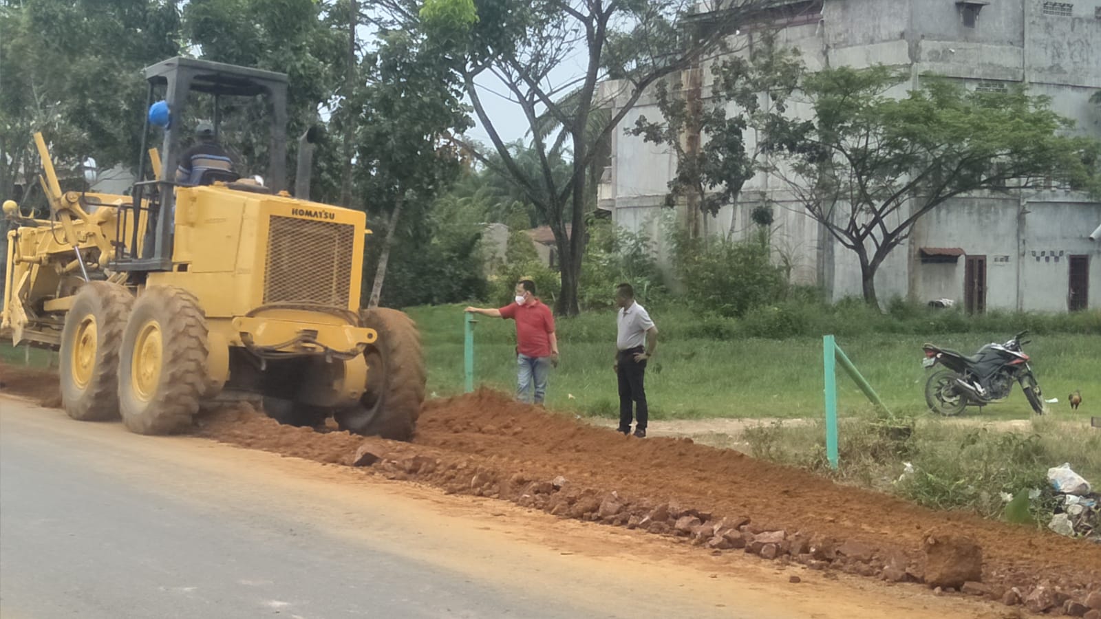 Bolo Labuhanbatu : Camat Bilah Hilir Lakukan Penimbunan Beram Jalan Seputaran Kota Negeri Lama