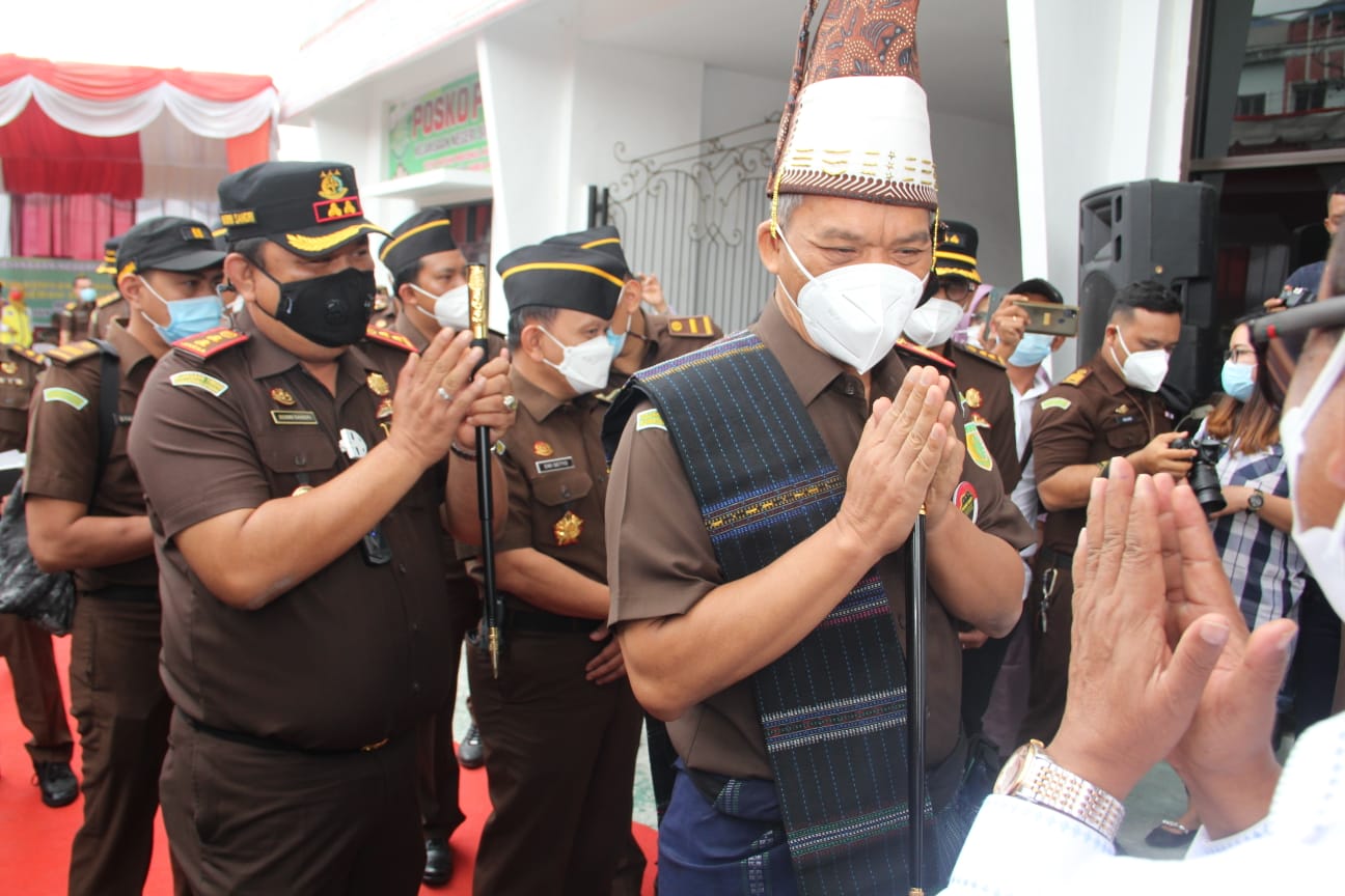 Kajati Sumut Disambut Tor-Tor Somba   Acara Adhyaksa Peduli Vaksin Covid-19