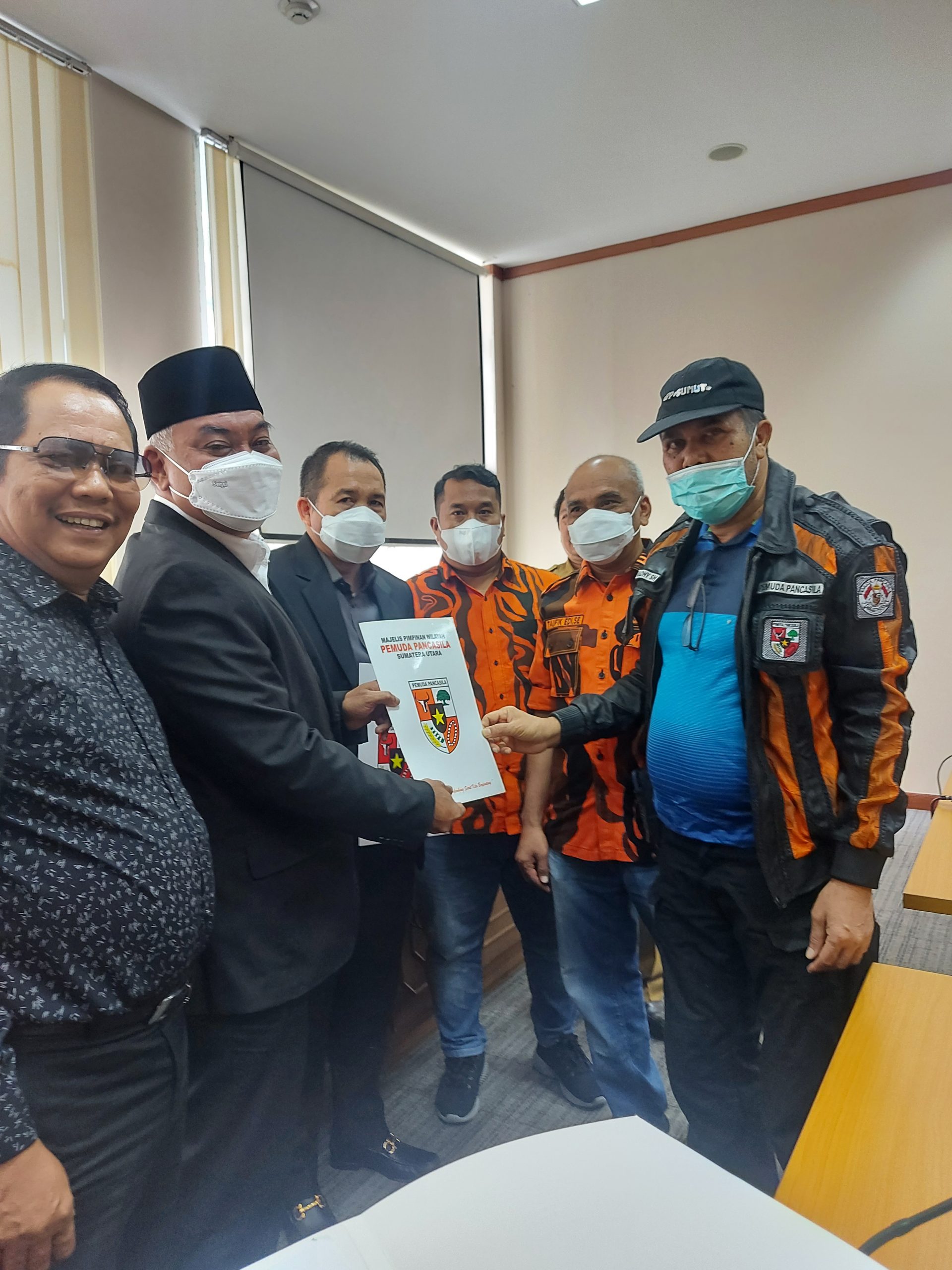 MPW Pemuda Pancasila Aksi Damai di DPRDSU Desak  Junimart Segera Minta Maaf Terbuka