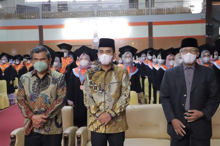 Wawako Solok Beri Sambutan dan Motivasi di Wisuda Angkatan XXX Universitas Fort De Kock Bukittinggi