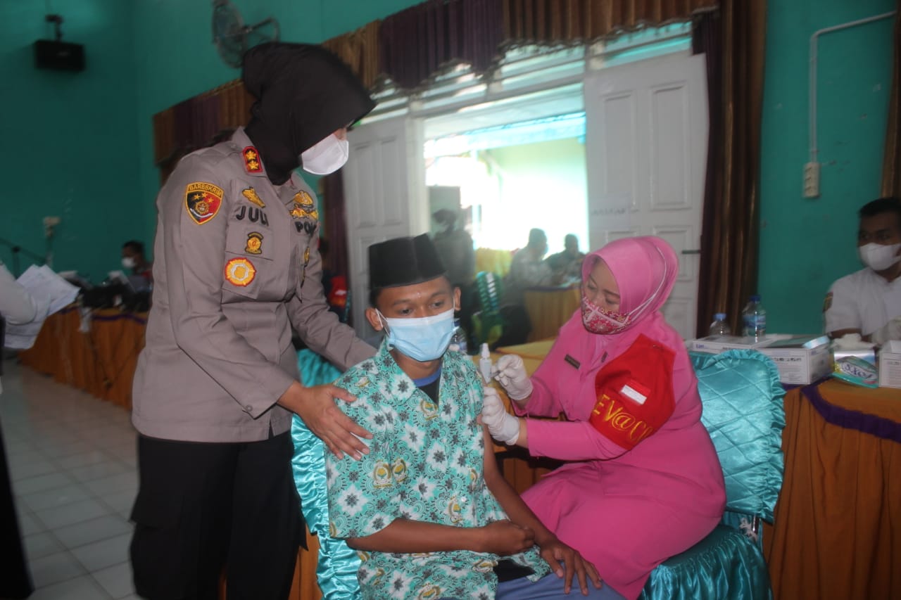 Vaksinasi Massal TNI - POLRI Polres P.Sidimpuan, Sebanyak 634 Orang Dapatkan Vaksin