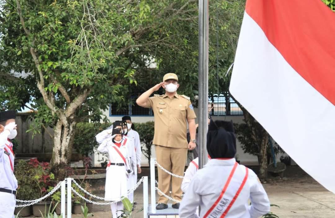Sebagai Alumni SMPN3 Rantau Utara, Bupati Labuhanbatu Jadi Pembina Upacara