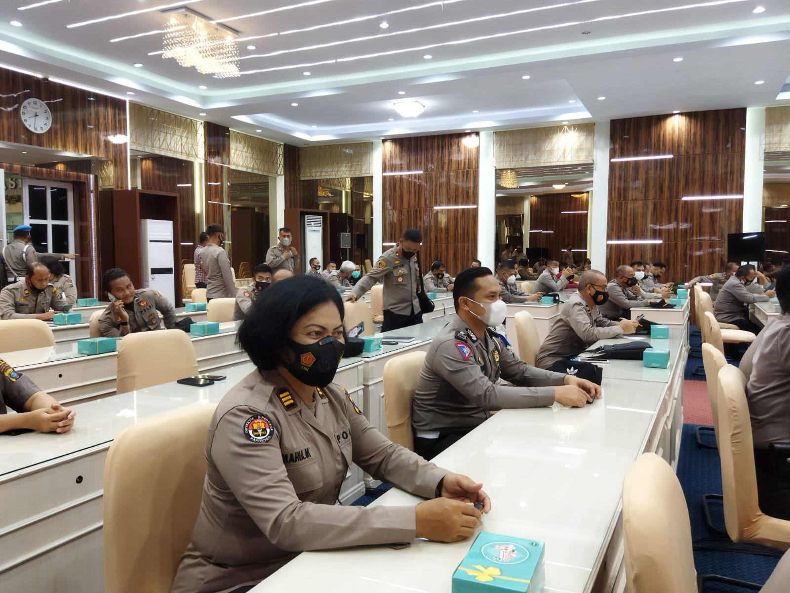 Kapolres AKBP Juliani Prihartini Bersama PJU Ikuti Zoom Meeting Smart Sharing Humas Polri Yang Kreatif