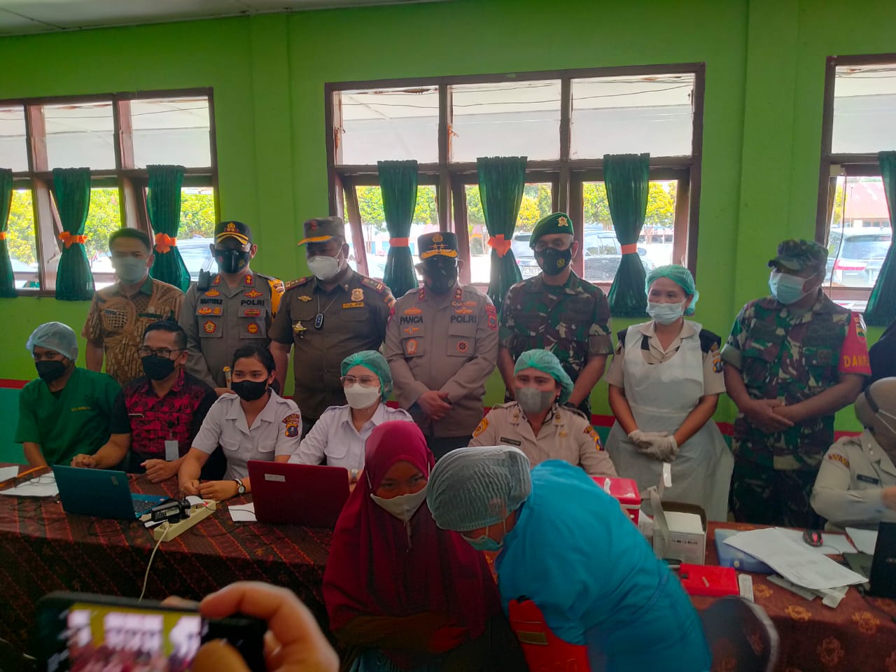 Disela memastikan Pilkades Kondusif, Kapoldasu juga terus Percepat Vaksinasi