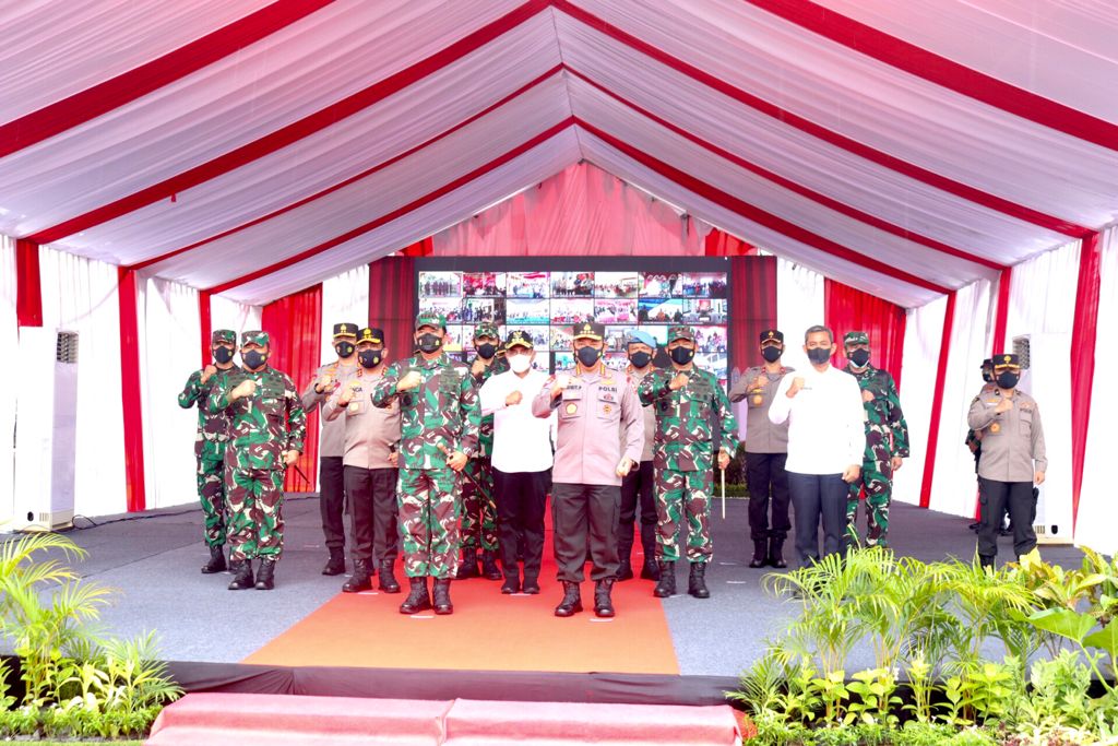 Panglima TNI dan Kapolri Tinjau Vaksinasi di Lapangan Benteng Medan