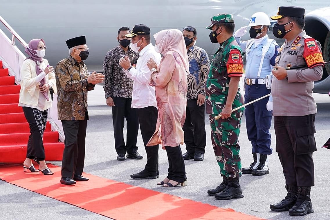 Gubsu, Pangdam I BB dan Kapolda Sumut Sambut Kedatangan Wapres RI di Bandara Silangit