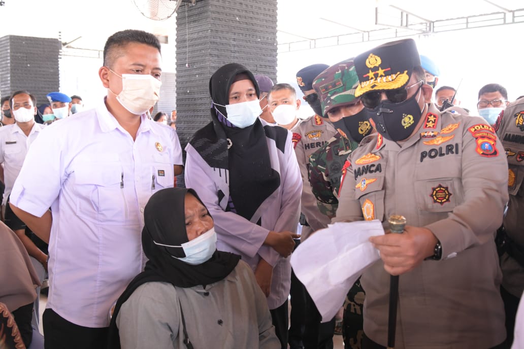 Tinjau Percepatan Vaksinasi di Labura, Kapoldasu Himbau Masyarakat Patuhi Prokes Pada Libur Nataru